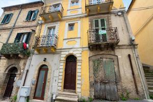 CASA SEMINDIPENDENTE A LANCIANO