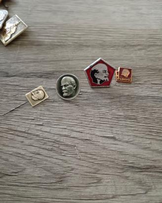 Medaglie e oggetti russi del comunismo