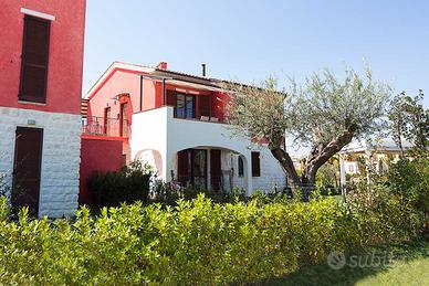 Immobile con giardino e gazebo in legno