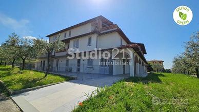 Appartamento di 110 m² con 4 locali e box auto a R