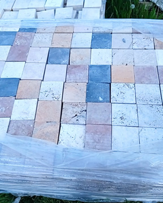 Pavimentazione in marmo cm. 10 x 10 x 2.5 cm