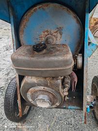betoniera a bicchiere con motore a scoppio