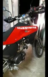 moto enduro HUSQVARNA 