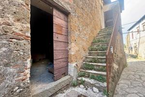 2 LOCALI A VASANELLO