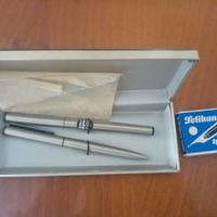 Astuccio con una penna stilografica e una normale
