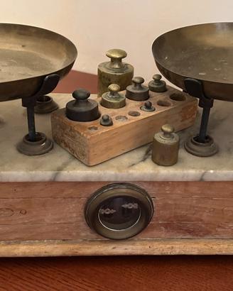 Antiquariato bilancia fine 800