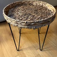 Tavolino rotondo con piano in fibra naturale