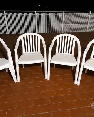 Sedie in plastica bianche