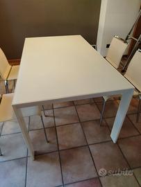 tavolo in vetro e sedie 