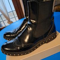 Stivaletto nero e scarpa CINTI maculata