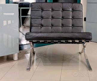 Poltrona stile Barcelona nera