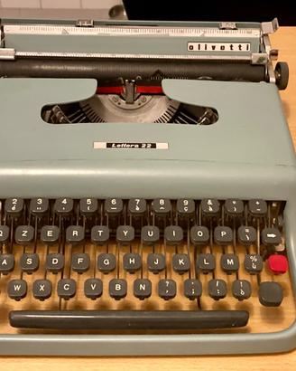 Macchina da scrivere  Olivetti Lettera 22