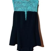 Top Alcott con pizzo ricamato.