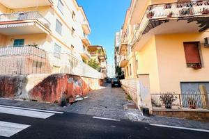 2 LOCALI A TORRE DEL GRECO