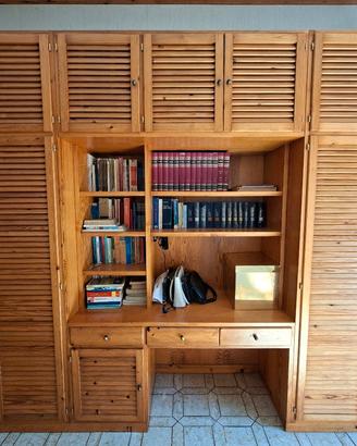 Armadio in pino con libreria e scrivania 