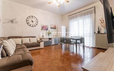 TRILOCALE CON AMPIA CANTINA IN BIFAMILIARE