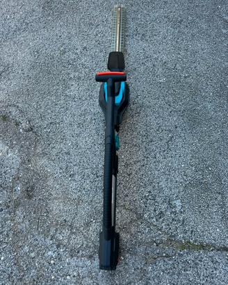 Tagliasiepi telescopico a batteria Gardena Highcut