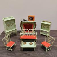 Mobili vintage miniatura per case delle bambole 