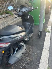 Sym HD 300 + coperta termica