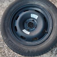 una ruota completa Peugeot 207