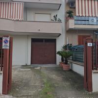 Locale deposito 100mq con accesso carrabile