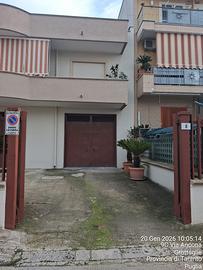 Locale deposito 100mq con accesso carrabile