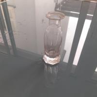 vasetto antico in vetro lavorato a mano