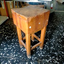 ceppo macelleria vintage con gambe