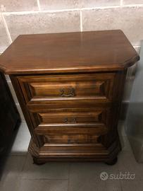 COMODINI IN LEGNO MASSICCIO