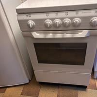Cucina con forno elettrica