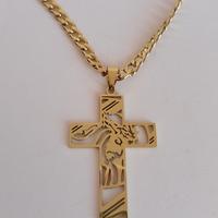 Collana dorata con croce cattolica nuova