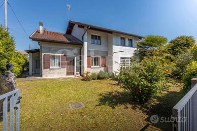 Villa bifamiliare Cordovado [510VRG]