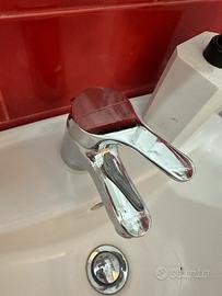 7 pezzi di rubinetti lavabo e bidet