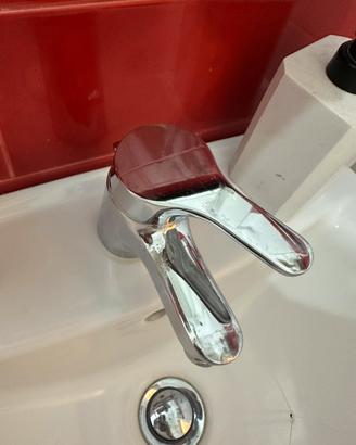7 pezzi di rubinetti lavabo e bidet