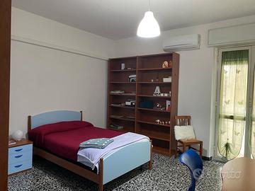 Ampia camera arredata, 2 bagni, via Is Mirrionis