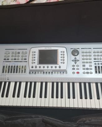 ketron Audya5 61 tasti,con custodia