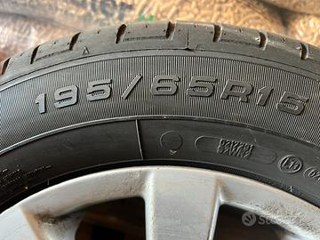 Cerchi in lega per w golf 195/65/15 con pneumatici