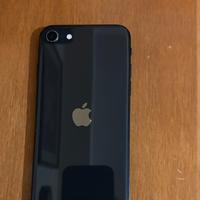 iPhone SE 2020 con accessori