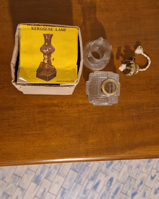 Lampada cherosene miniatura Log Cabin con scatola