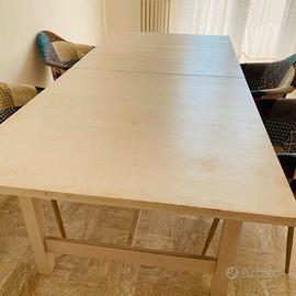 Tavolo da esterno IKEA in legno bianco allungabile