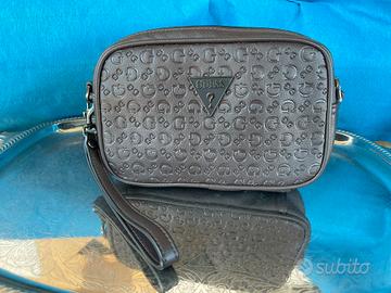 Guess - borsa da polso marrone piccola