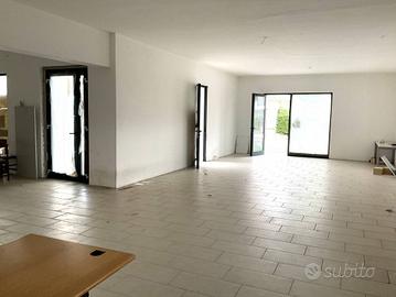 Locale commerciale/deposito/studio