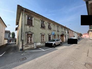 Immobile in asta di 263 m² con 5 locali a Zeme