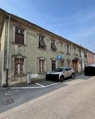 Immobile in asta di 263 m² con 5 locali a Zeme
