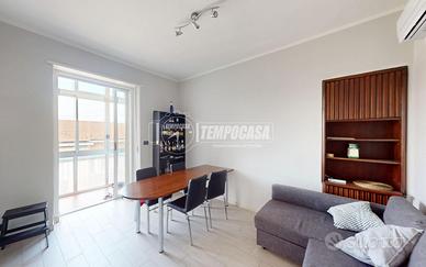 AMPIO BILOCALE - RISTRUTTURATO - ULTIMO PIANO!