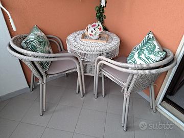 tavolo e sedie da giardino