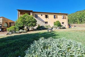Rustico / Casale di 450 m² con più di 5 locali e b
