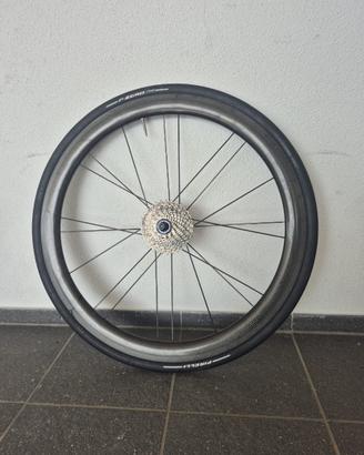 Le ruote in carbonio per la bicicletta di strada