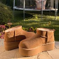 Stivali UGG con suola platform n.39