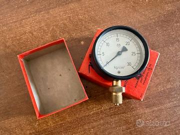 Manometro per misurare la pressione